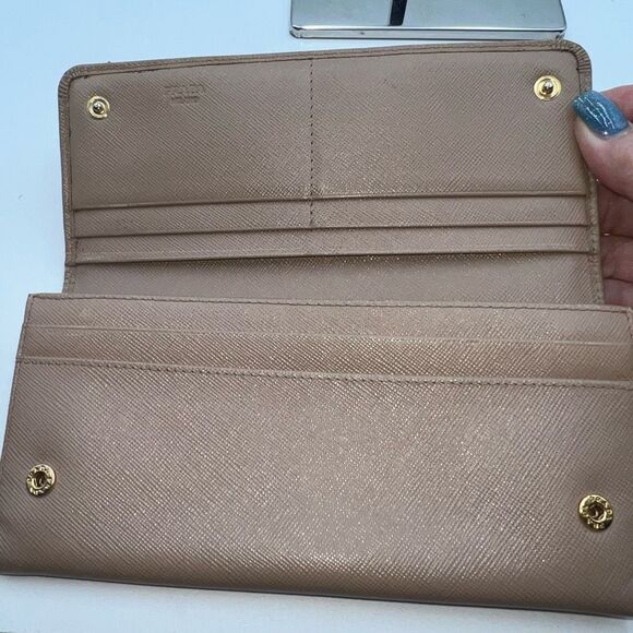 Prada Bow Wallet in Saffiano Leather - Picture 5 of 11